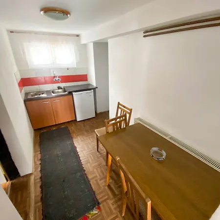 Apartment Roza *