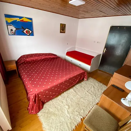 Roza Mavrovo